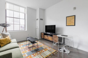 Downtown studio w gym laundry nr shopping BOS-987